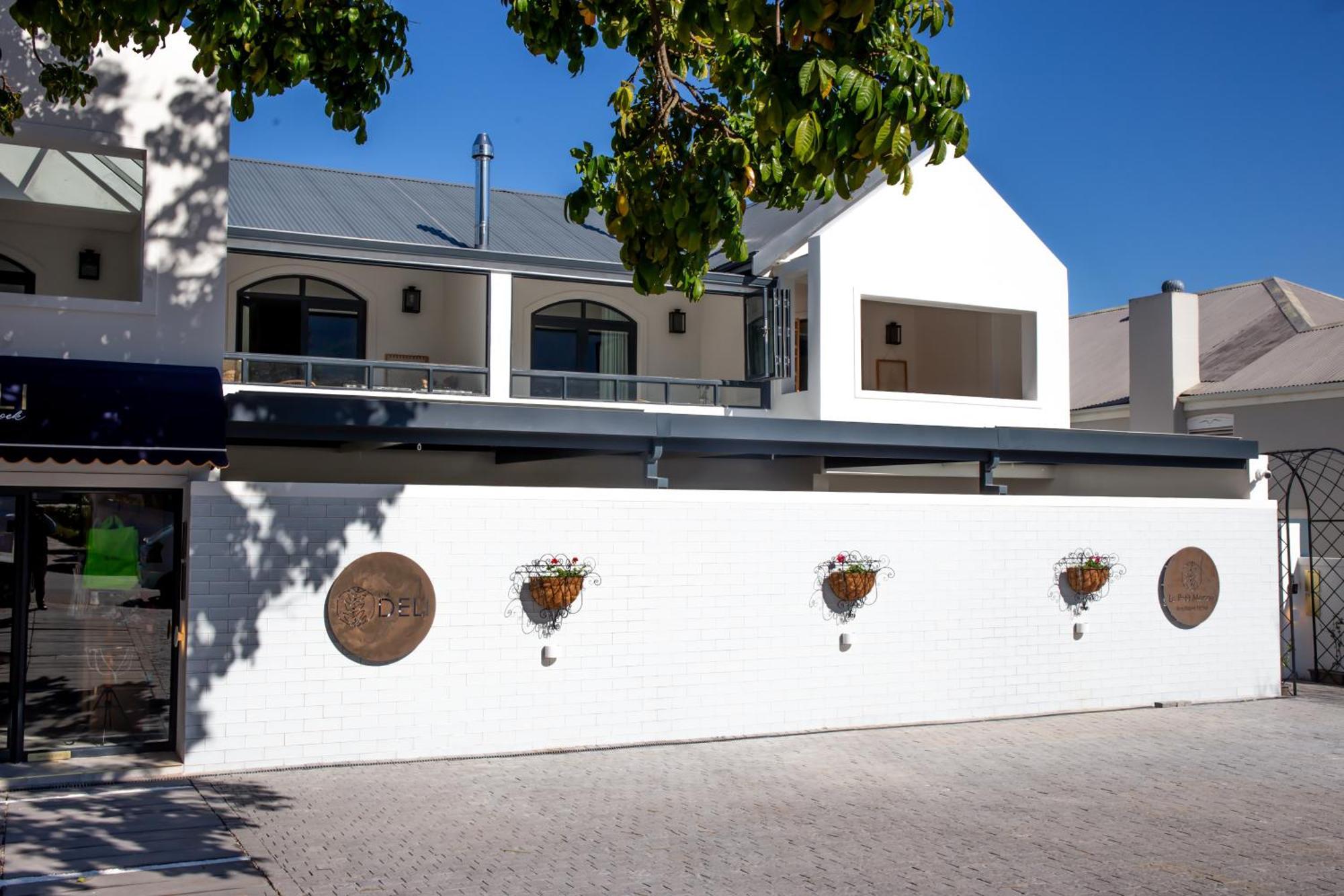 Le Petit Manoir Boutique Hotel Franschhoek Exterior photo